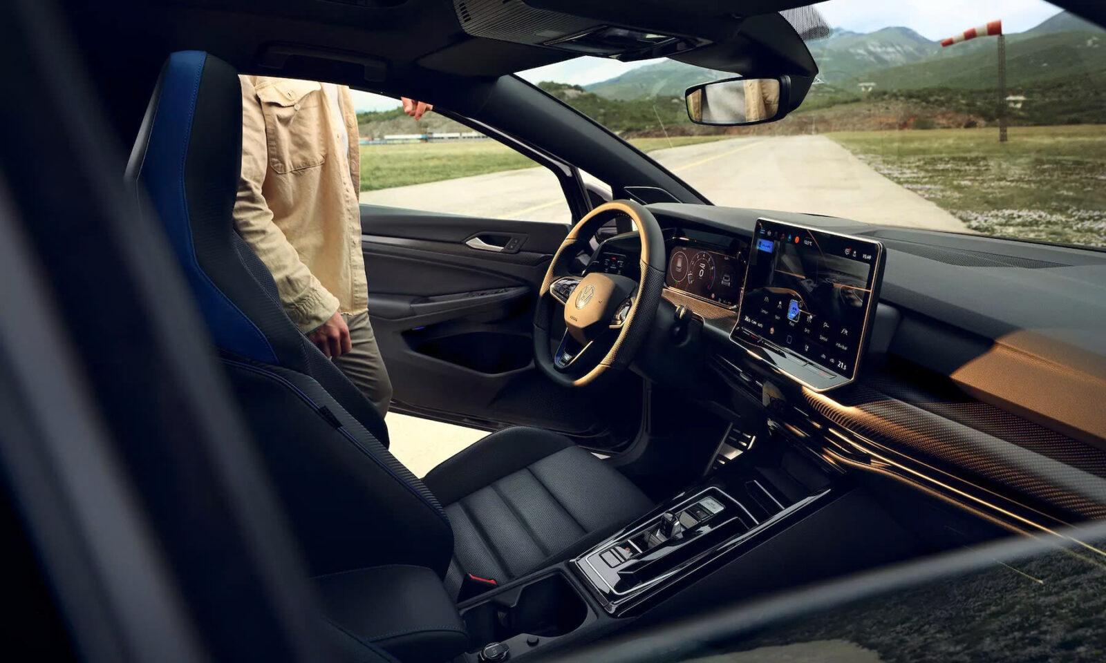 Volkswagen Golf 2025  | Hình ảnh chi tiết, Thông số kỹ thuật và Giá bán mới nhất