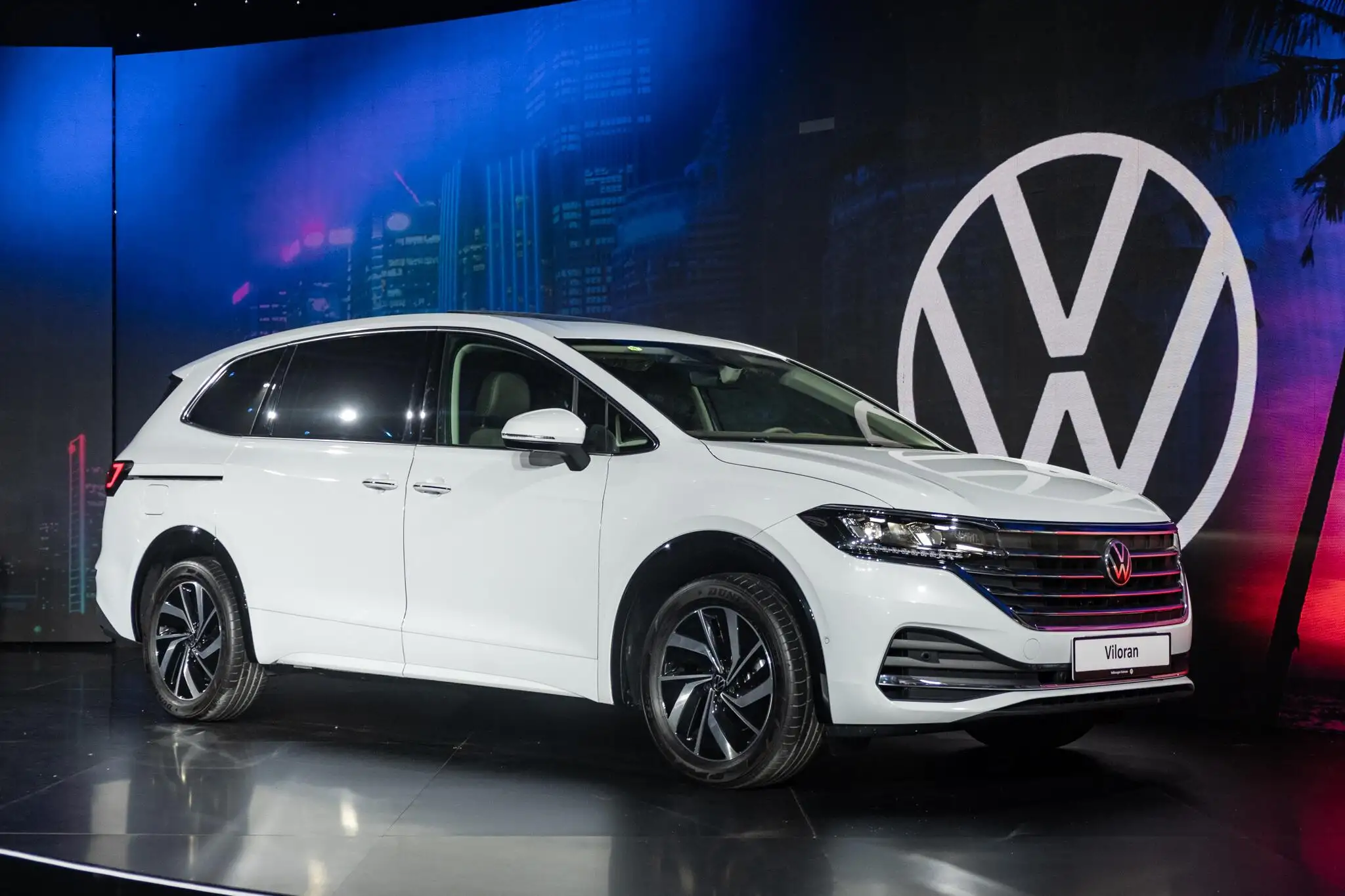 VW Viloran Luxury &#8211; Màu Đỏ 2024