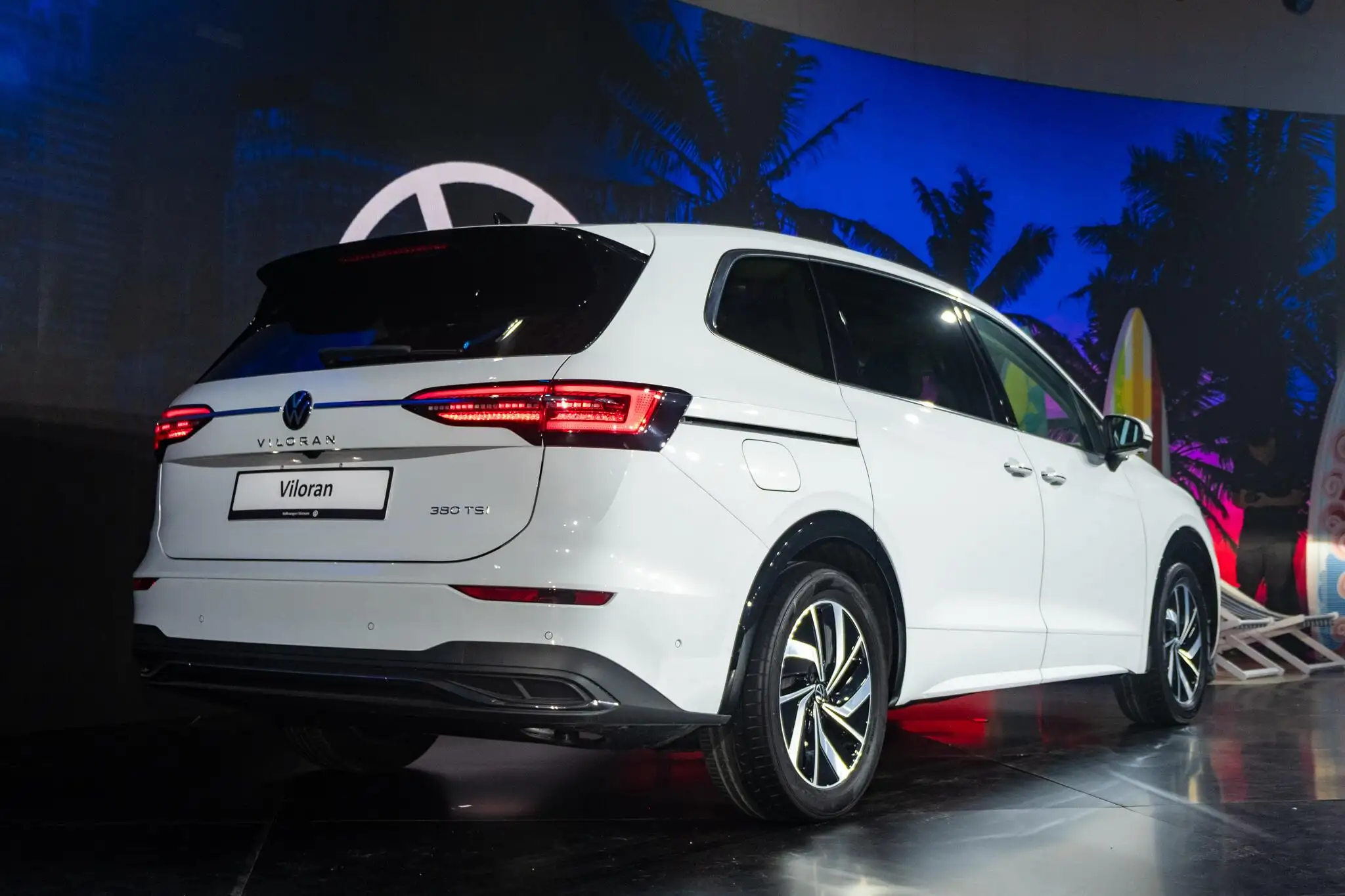VW Viloran Luxury &#8211; Màu Đỏ 2024