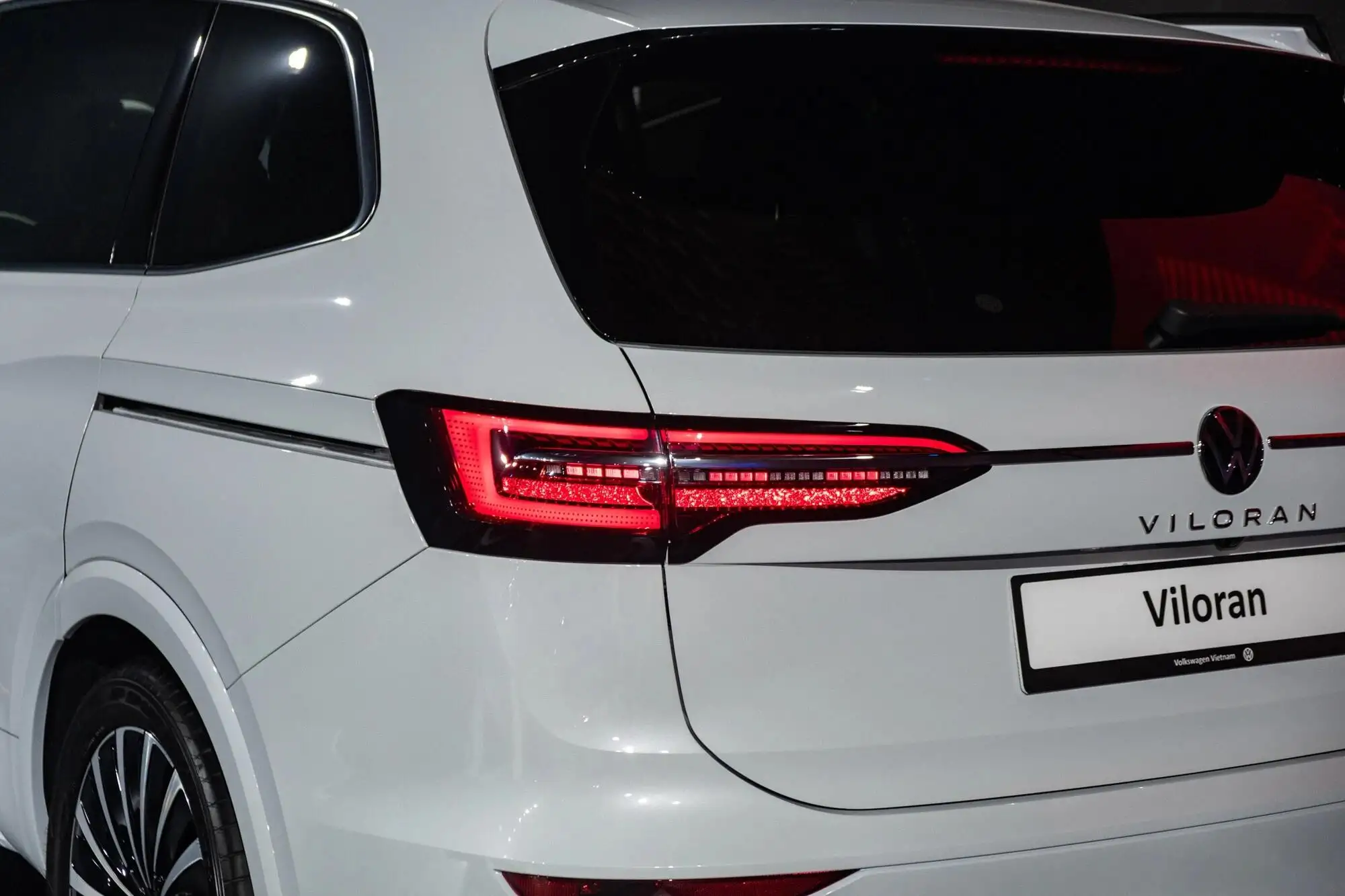 VW Viloran Luxury &#8211; Màu Đỏ 2024