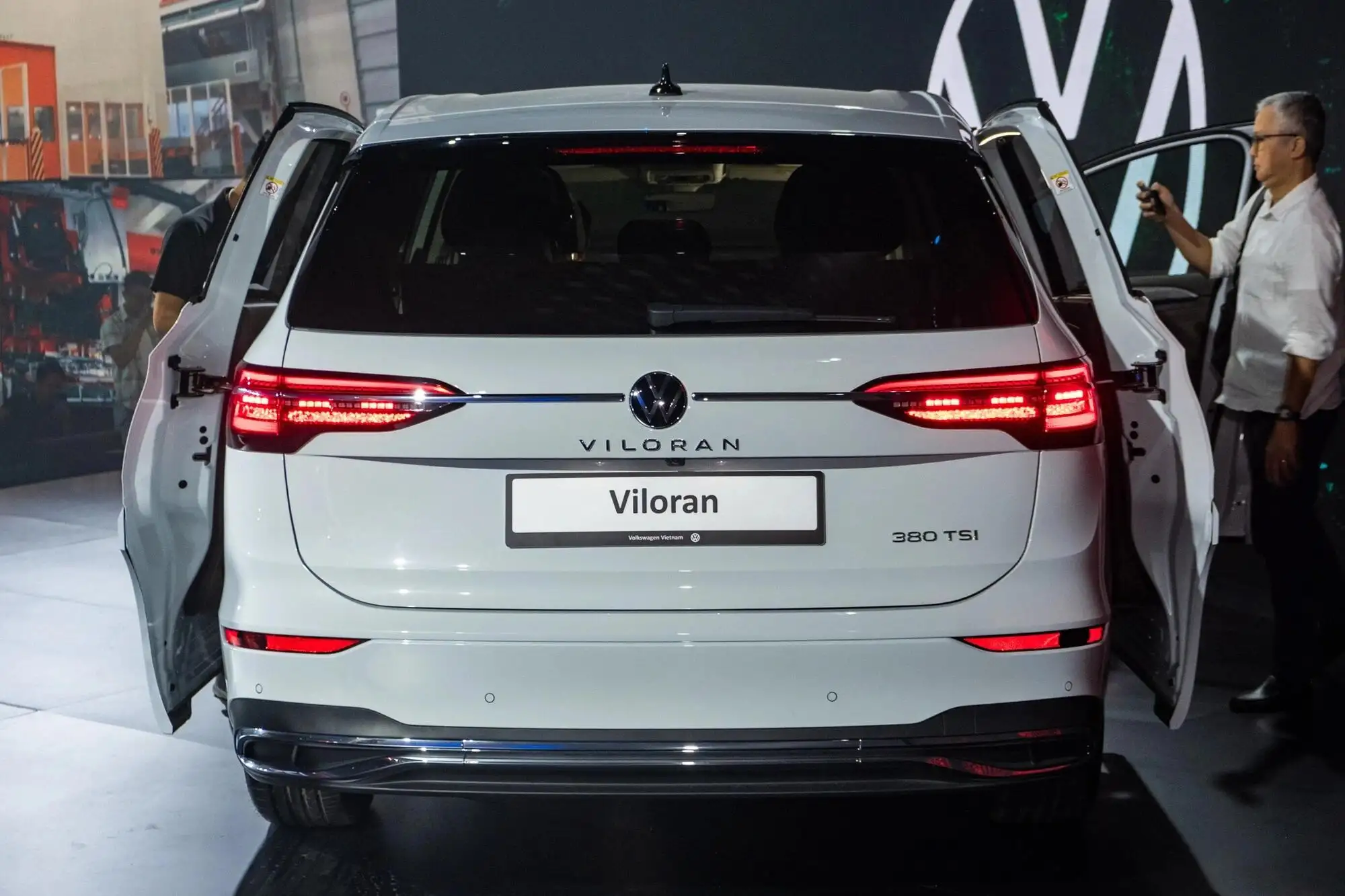VW Viloran Luxury – Màu Vàng 2025